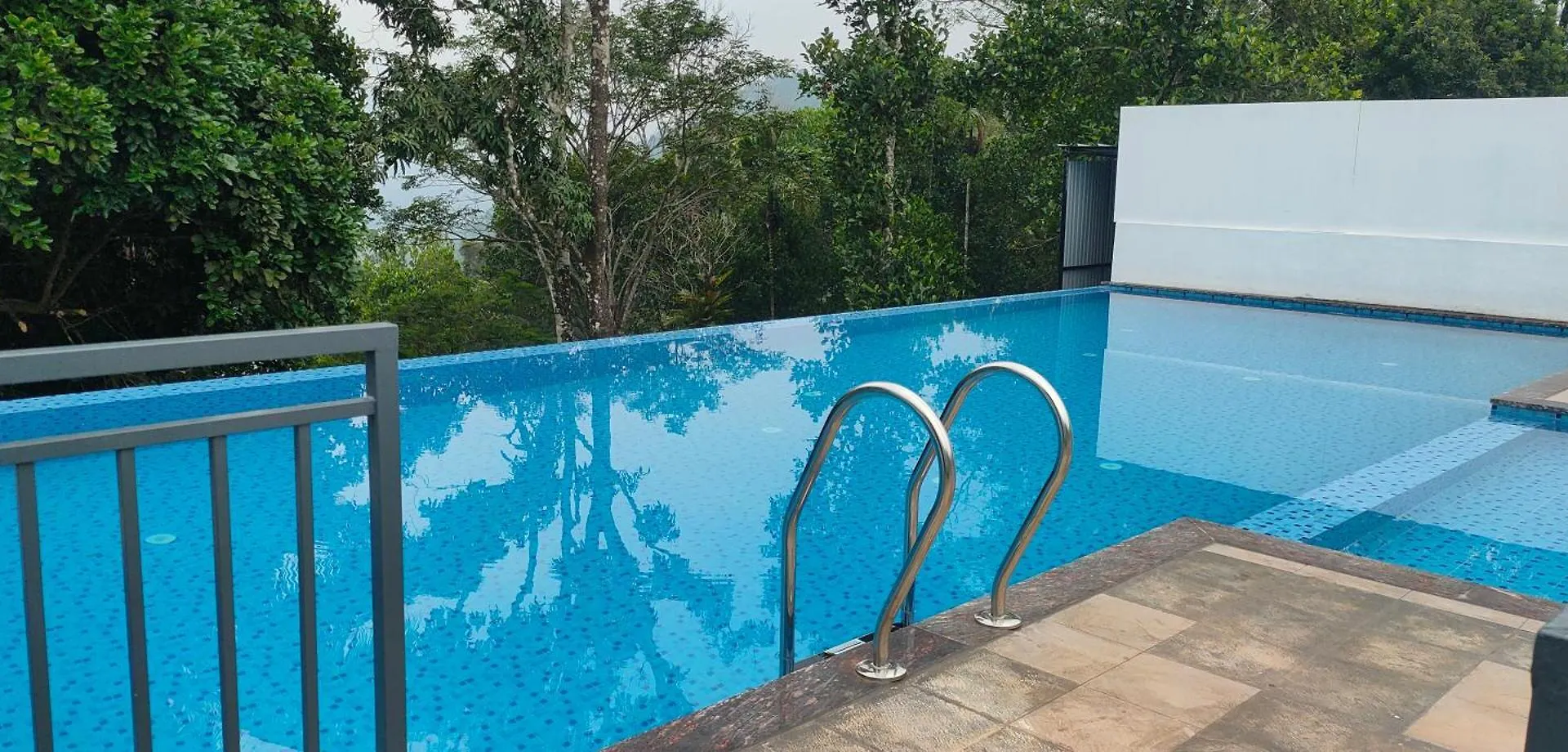 **** Hotel Winter Note Resorts Munnar India